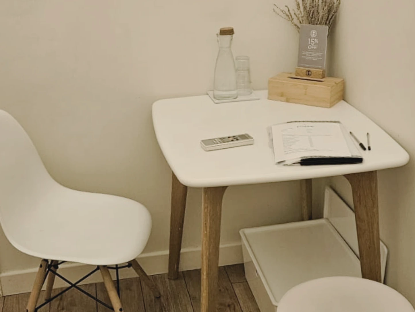 Consultation table and chairs at Neal’s Yard Remedies Therapy Rooms, St Albans